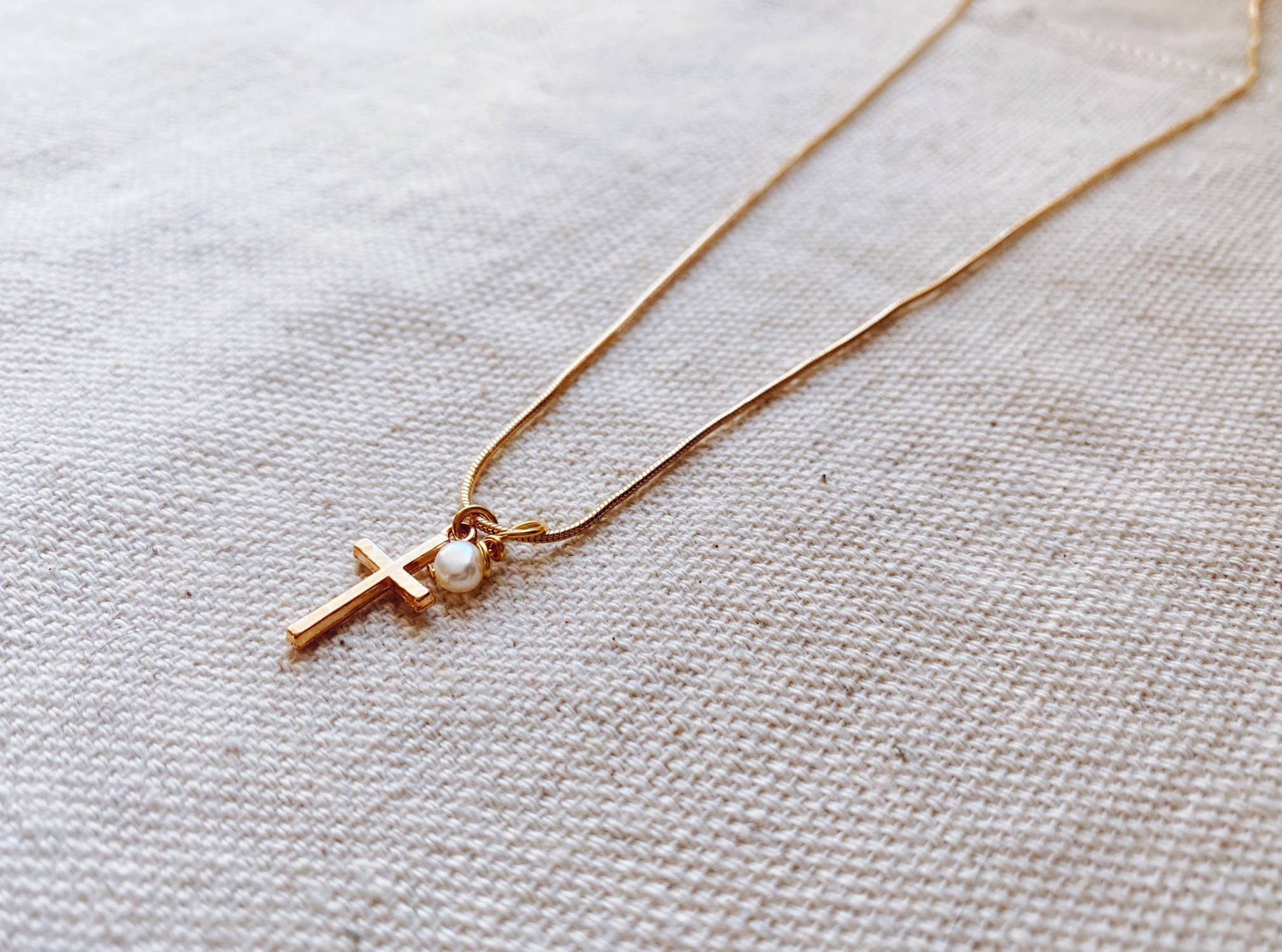 Hepburn Pearl Pendant with Cross Layering Necklace: Cross