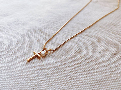Hepburn Pearl Pendant with Cross Layering Necklace: Cross