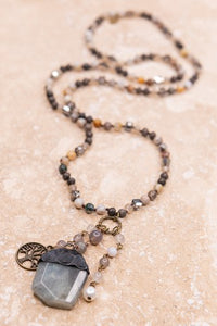 Bella Necklace, laboradite