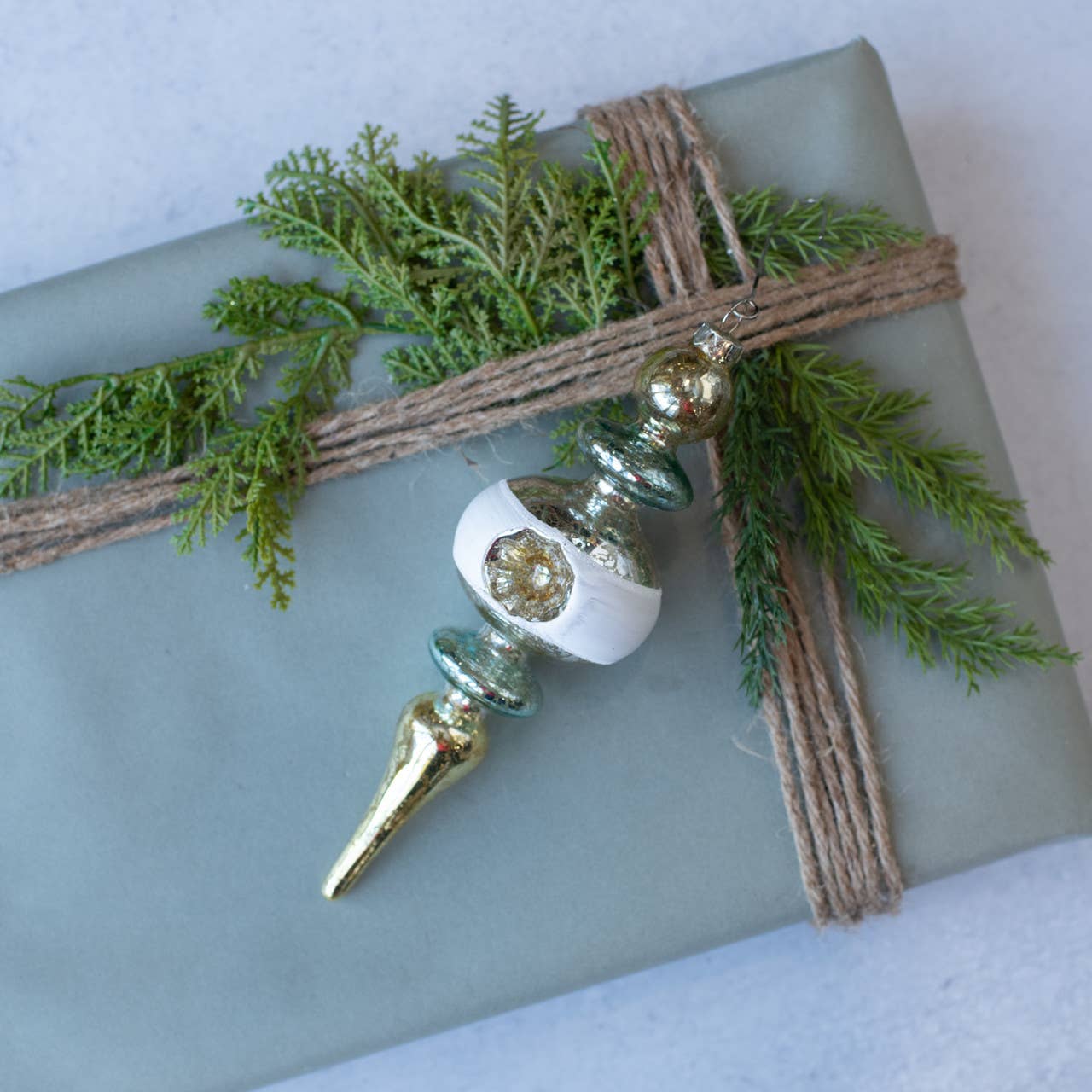 *7.5" WHITE, GOLD & BLUE FINIAL ORNAMENT MARTHA